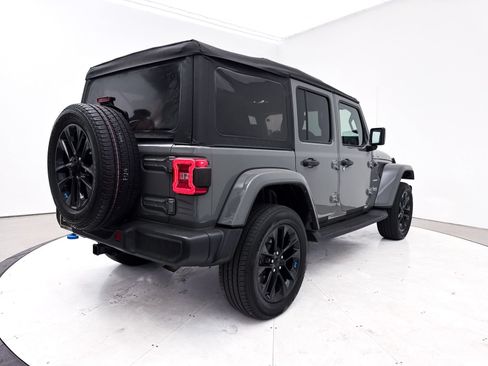 Used 2022 Jeep Wrangler Unlimited Sahara AWD/4WD image 21