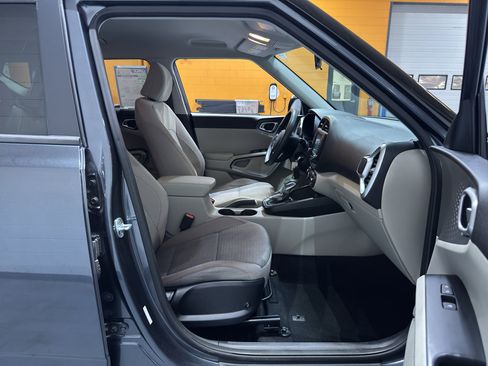 Used 2020 Kia Soul S FWD image 16