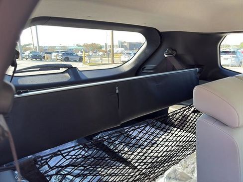 New 2025 Mitsubishi Outlander SE image 11