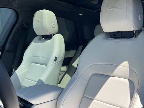 New 2025 Jaguar F-PACE R-Dynamic S image 21