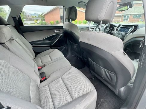 Used 2017 Hyundai Santa Fe SE image 17