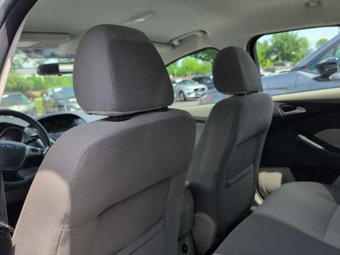 Used 2014 Ford Focus SE w/ SE Winter Package FWD image 17