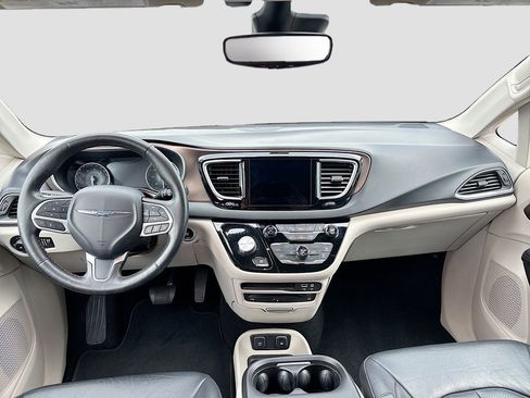 Used 2019 Chrysler Pacifica Touring-L Plus w/ Advanced Safetytec Group FWD image 29