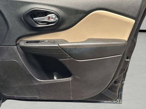 Used 2016 Jeep Cherokee Limited AWD/4WD image 9