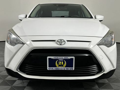 Used 2017 Toyota Yaris iA image 3