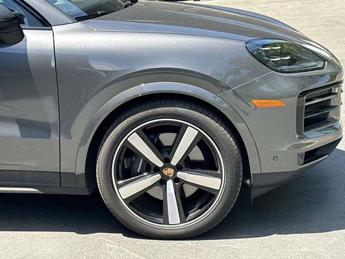 Certified 2025 Porsche Cayenne Coupe AWD/4WD image 9