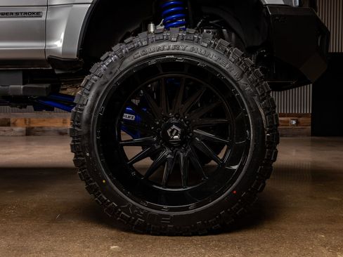 Used 2022 Ford F250 Lariat w/ Black Appearance Package image 11