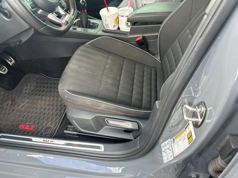 Used 2019 Volkswagen Jetta GLI FWD image 6