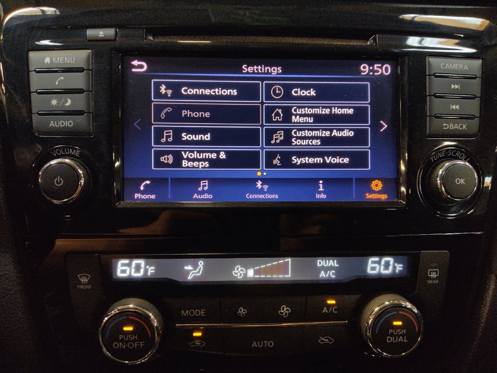 Used 2018 Nissan Rogue SV FWD image 25