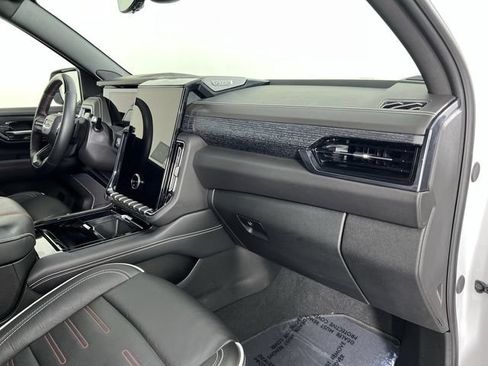 Used 2025 GMC Yukon AT4 Ultimate AWD/4WD image 30