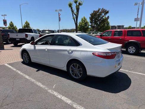 Certified 2017 Toyota Camry SE w/ Moonroof Package FWD image 9