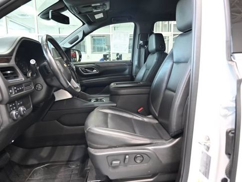 Used 2021 Chevrolet Suburban LT w/ Luxury Package AWD/4WD image 9