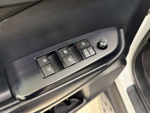Used 2019 Toyota Highlander SE FWD image 21