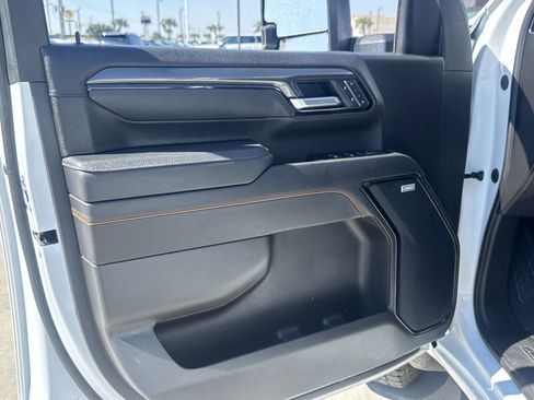 Used 2025 GMC Sierra 2500 AT4 image 3