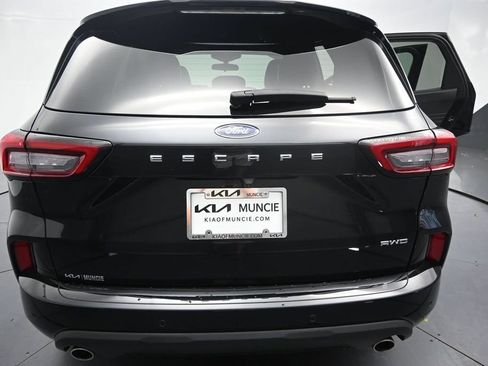Used 2023 Ford Escape ST-Line w/ Tech Pack #1 AWD/4WD image 9