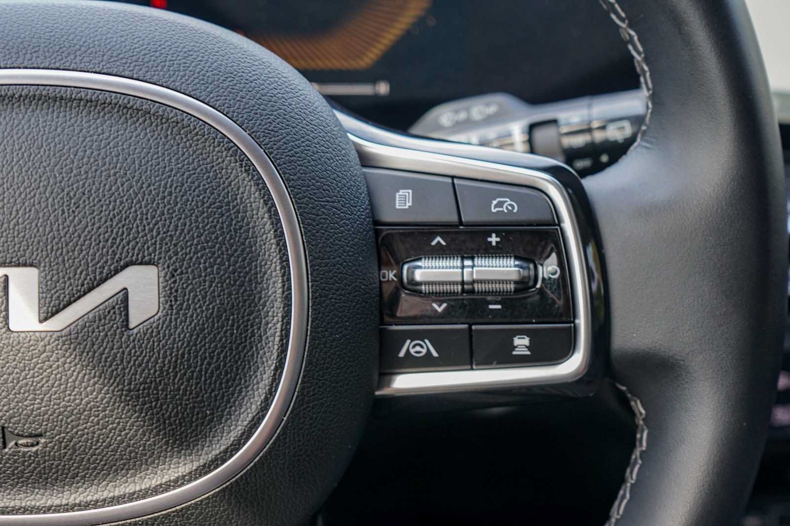 Certified 2025 Kia Sorento S FWD image 15
