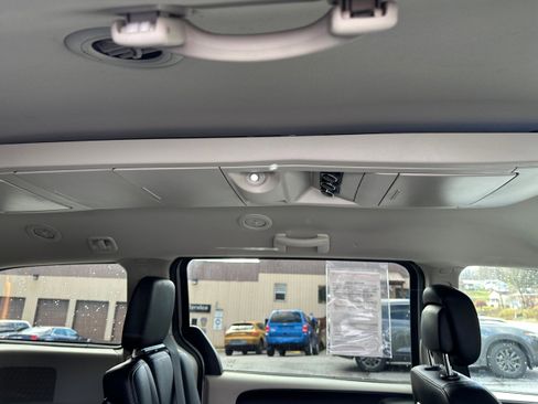 Used 2020 Dodge Grand Caravan Crew w/ Quick Order Package 29L image 16