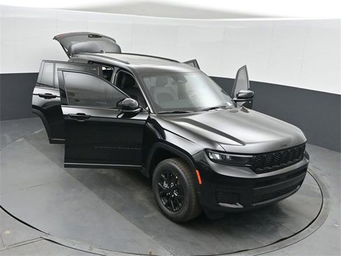 New 2025 Jeep Grand Cherokee L Altitude image 52