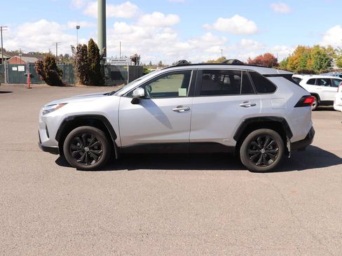 Used 2022 Toyota RAV4 SE w/ Convenience Package AWD/4WD image 8