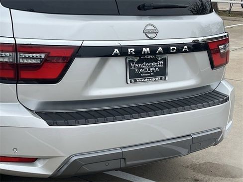 Used 2021 Nissan Armada SV image 6