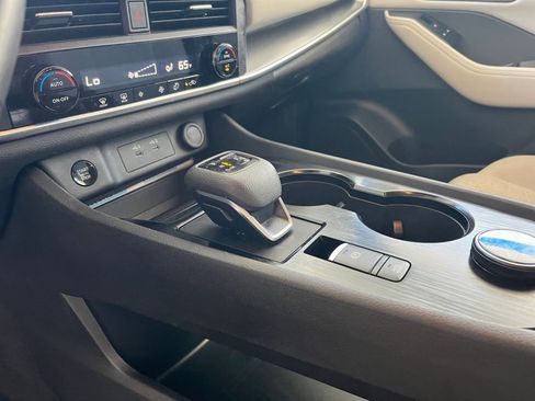 Used 2025 Nissan Rogue SV image 42