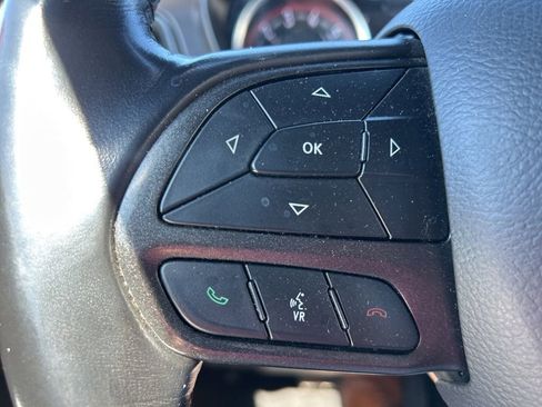 Used 2022 Dodge Challenger SXT image 13