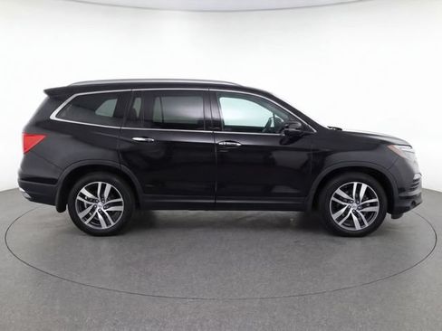 Used 2017 Honda Pilot Touring image 2