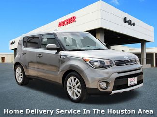 Used 2017 Kia Soul + image 1