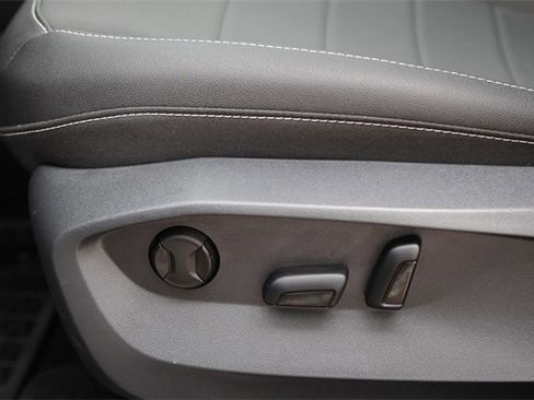 Certified 2024 Volkswagen Taos SE image 26