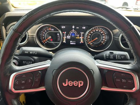 Used 2019 Jeep Wrangler Unlimited Sahara w/ Uconnect 4C Nav & Sound Group AWD/4WD image 21