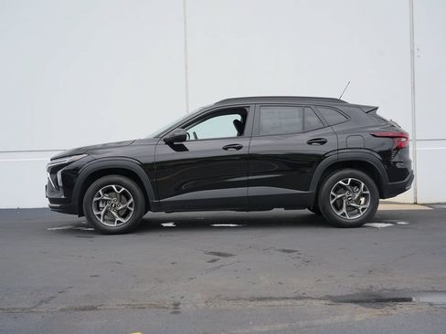 Certified 2025 Chevrolet Trax LT w/ LT Convenience Package FWD image 6