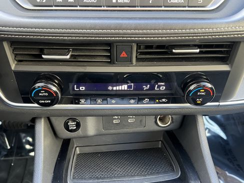 Used 2025 Nissan Rogue SV AWD/4WD image 28
