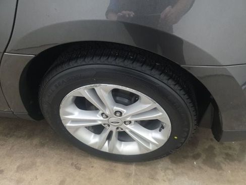 Used 2015 Ford Taurus SEL w/ Equipment Group 201A FWD image 11