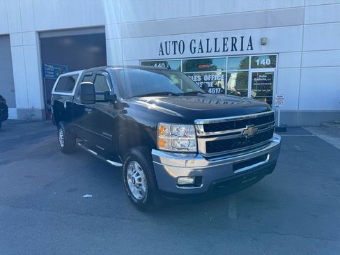 Used 2011 Chevrolet Silverado 2500 LT w/ Interior Plus Package AWD/4WD image 5
