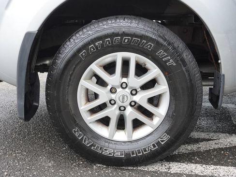 Used 2014 Nissan Frontier SV AWD/4WD image 14