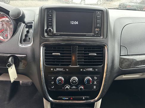 Used 2019 Dodge Grand Caravan SE FWD image 15