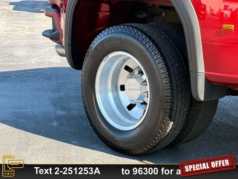 Used 2024 GMC Sierra 3500 Denali image 26