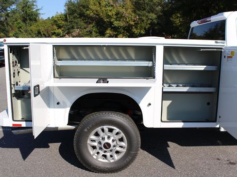 New 2025 GMC Sierra 2500 Pro w/ Convenience Package image 5