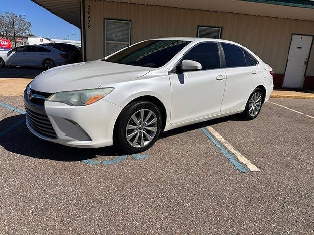 Used 2016 Toyota Camry XLE FWD image 2