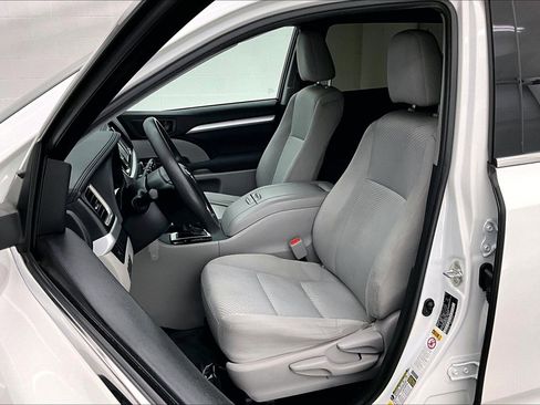 Used 2019 Toyota Highlander LE image 15