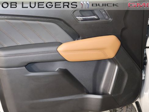New 2026 GMC Canyon AT4 w/ Nightfall Essentials Package AWD/4WD image 9