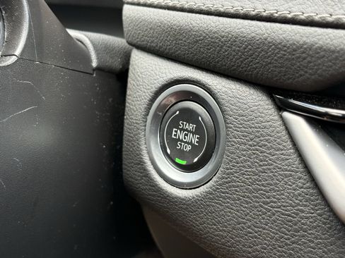 Used 2024 Cadillac XT4 Luxury w/ Cold Weather Package FWD image 18