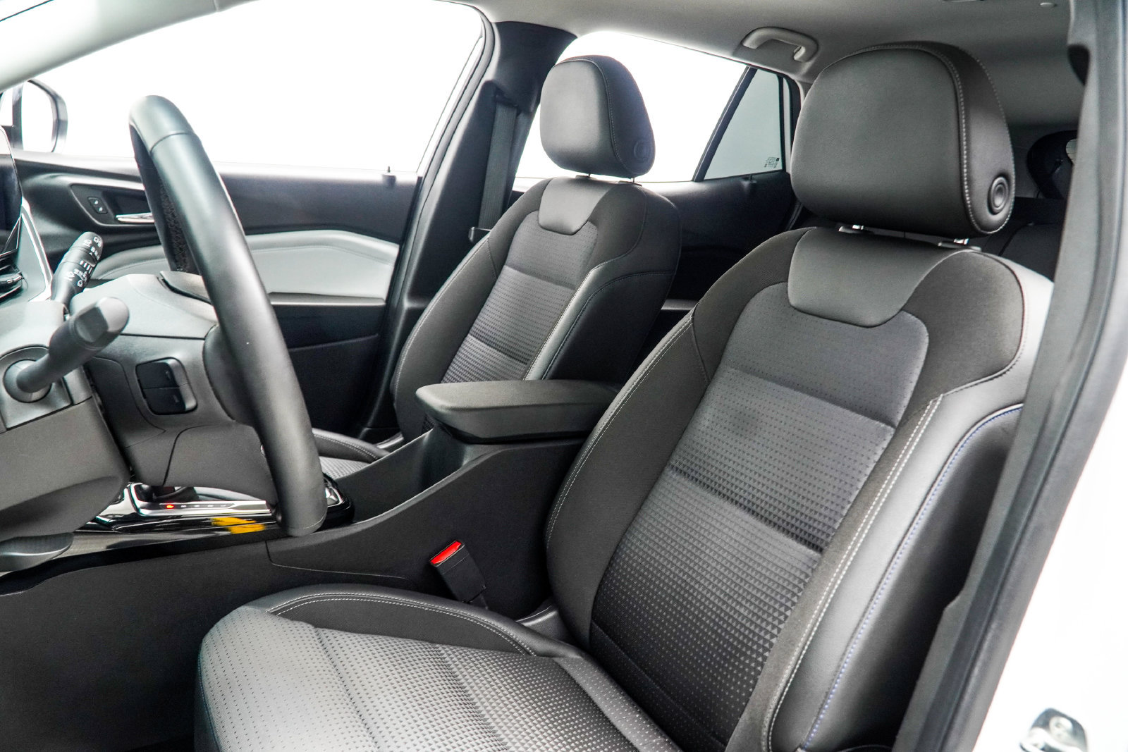 Used 2024 Chevrolet Trax LT w/ Driver Confidence Package FWD image 36