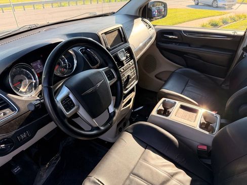 Used 2012 Chrysler Town & Country Touring w/ Entertainment Group #1 FWD image 29