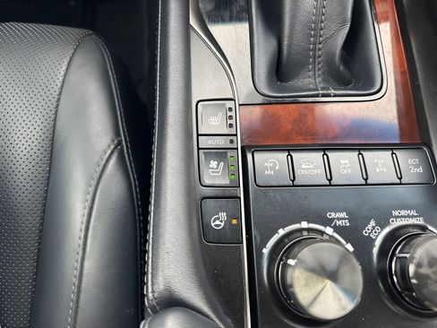 Used 2016 Lexus LX 570 4WD image 24