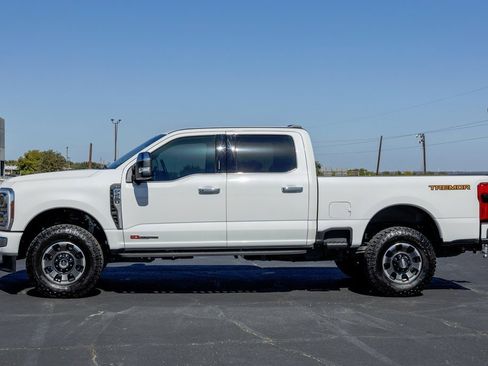 Used 2024 Ford F250 Platinum w/ Tremor Off-Road Package image 4