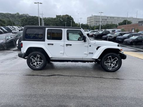 Certified 2024 Jeep Wrangler Unlimited AWD/4WD image 7