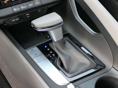 Certified 2025 Hyundai Elantra Sport image 19