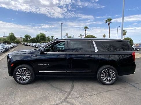 Used 2024 GMC Yukon XL Denali Ultimate AWD/4WD image 4