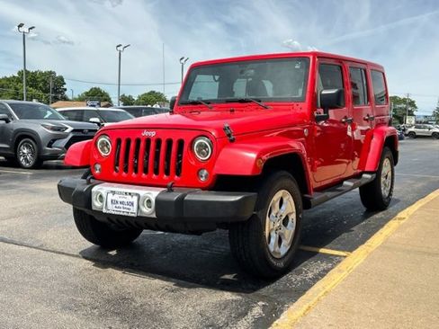 Used 2015 Jeep Wrangler Unlimited Sahara w/ Connectivity Group AWD/4WD image 5